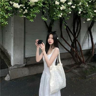 隔壁的女孩 封面